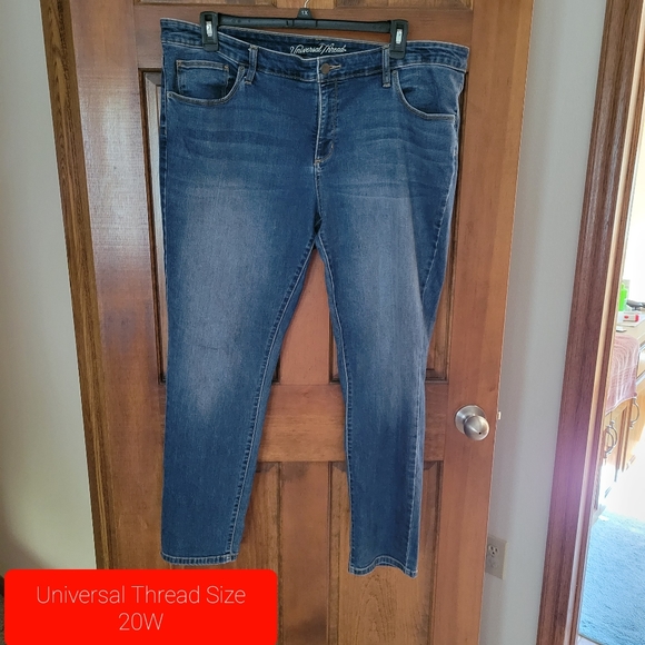 LOT OF PLUS SIZE CLOTHING - Picture 14 of 16